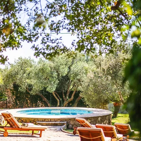 Traditionelles Steinhaus Mit Privatem Beheiztem Pool By Interhome Casa vacanze