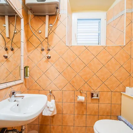 Traditionelles Steinhaus Mit Privatem Beheiztem Pool By Interhome Casa vacanze Čilipi