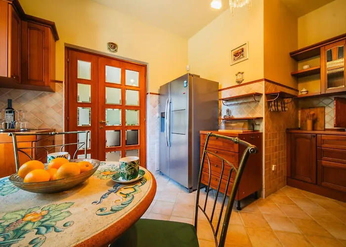 Traditionelles Steinhaus Mit Privatem Beheiztem Pool By Interhome بيت للعطل